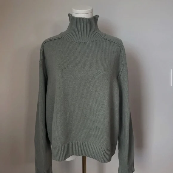 H&M Olive Ribbed Sweater - Picture 1 of 4